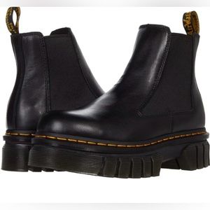 Dr. Marten’s Audrick Chelsea Boots size 8 (women’s) Like new